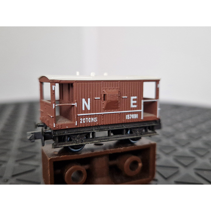 Peco 20T North Eastern brake van